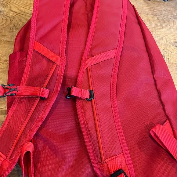 Embark backpack red new - Picture 2 of 5
